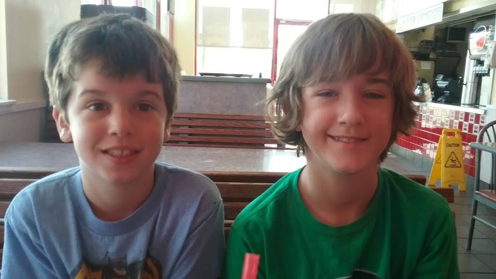 Wienerschnitzel | restaurant | 3748 Coffee Rd, Bakersfield, CA 93308, USA | 6615892855 OR +1 661-589-2855