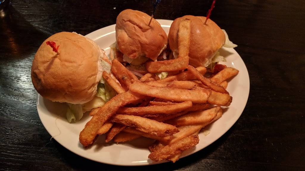 Sammies Bar and Grill | restaurant | 498 South Ave, Tallmadge, OH 44278, USA | 2346788334 OR +1 234-678-8334