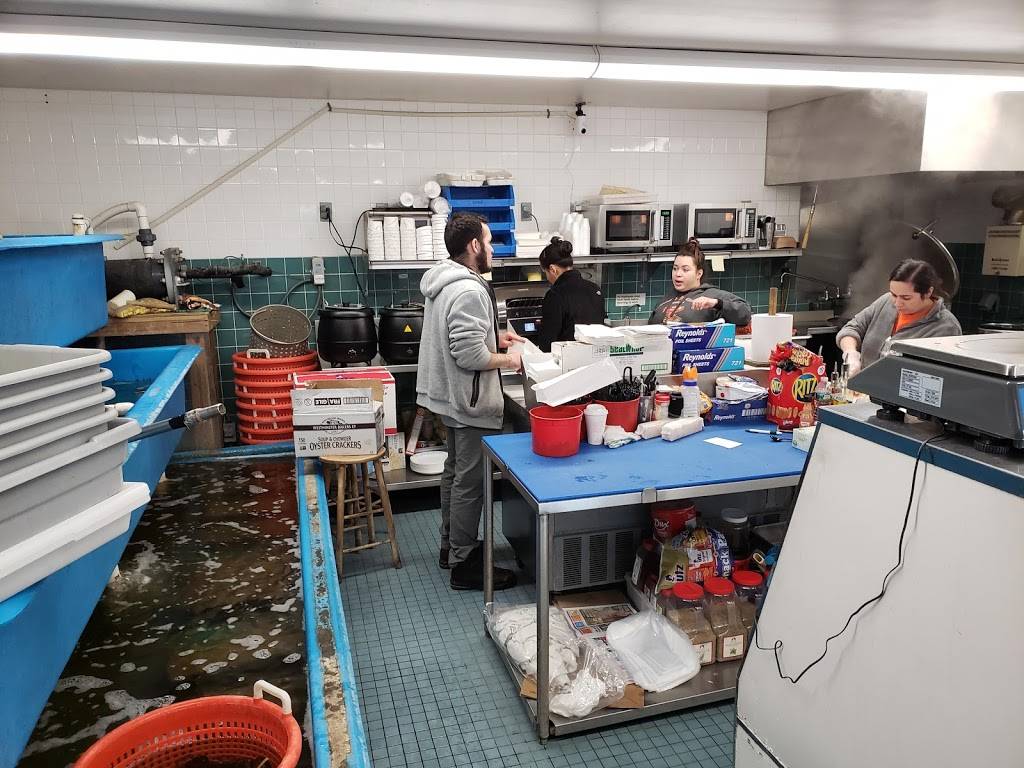 Alive & Kicking Lobsters | restaurant | 269 Putnam Ave, Cambridge, MA 02139, USA | 6178760451 OR +1 617-876-0451