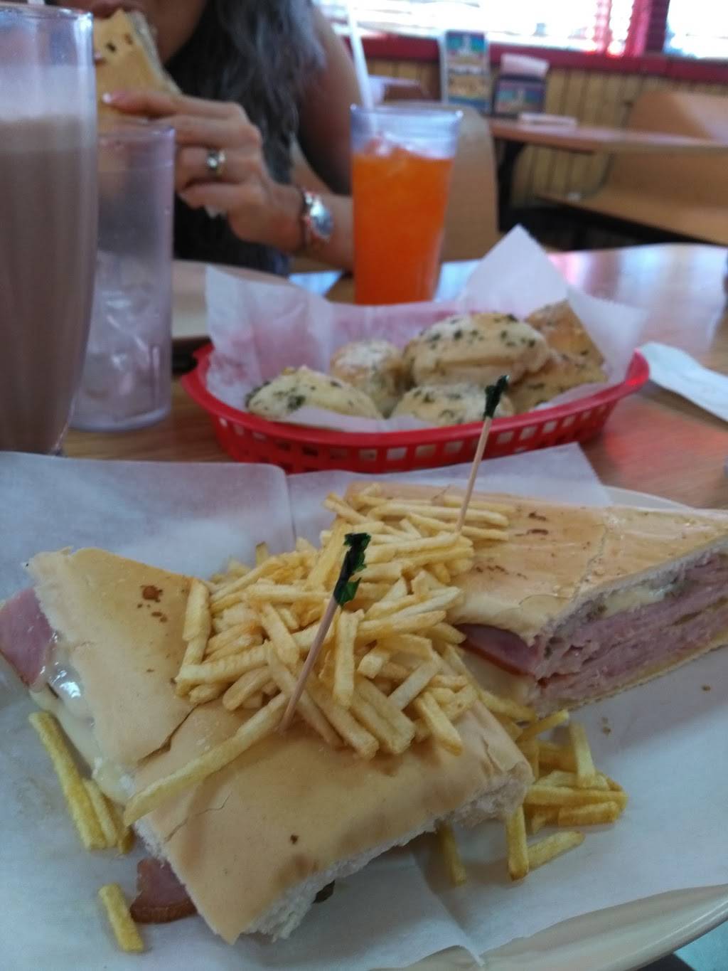 Montes De Oca | restaurant | 4360 NW 7th St, Miami, FL 33126, USA | 3054449112 OR +1 305-444-9112