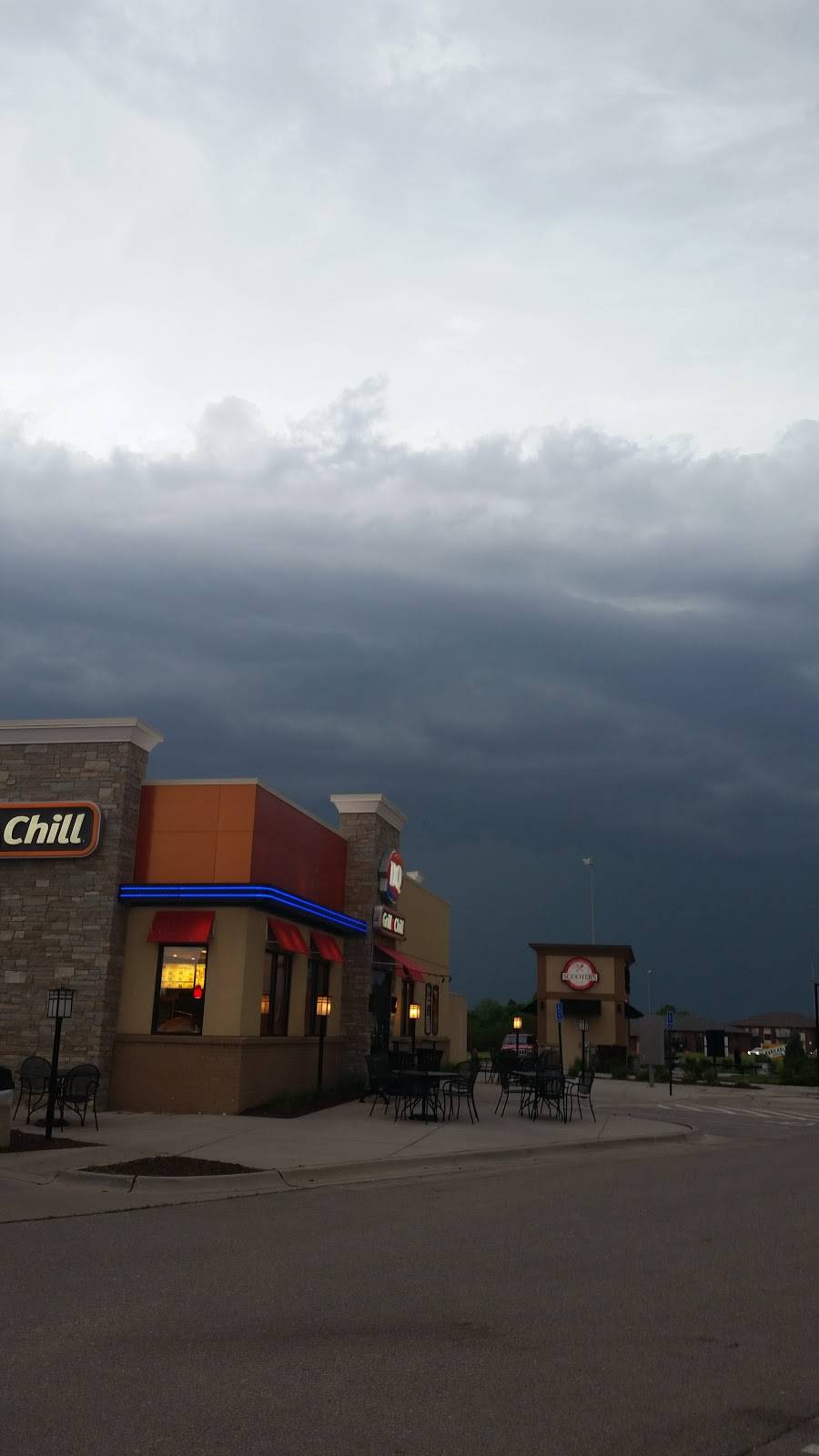 Dairy Queen Grill & Chill | restaurant | 5545 S 16th St, Lincoln, NE 68512, USA | 4024830620 OR +1 402-483-0620