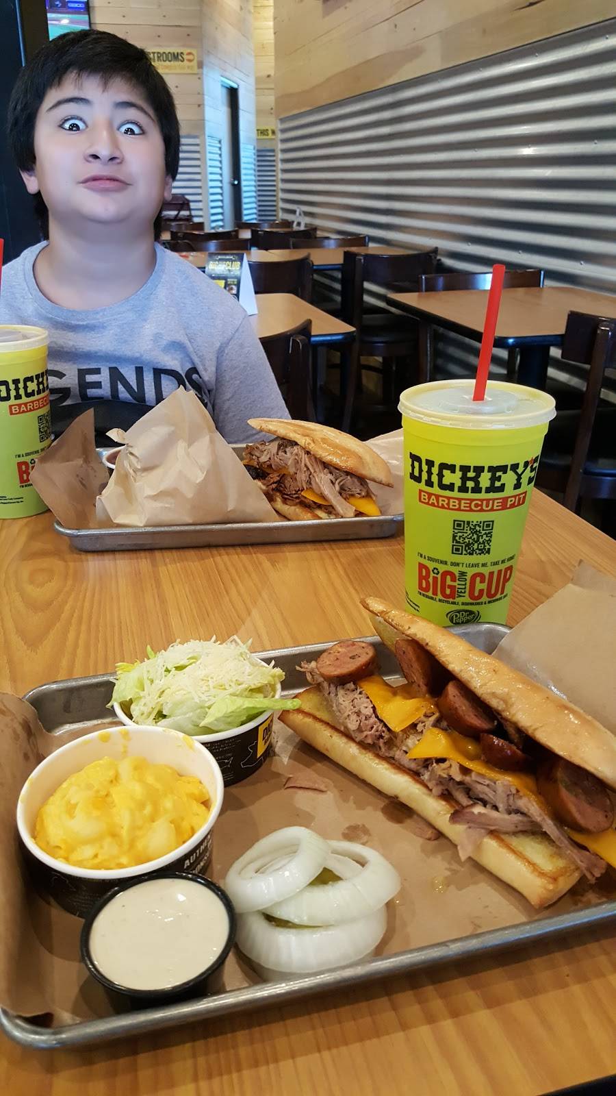 Dickeys Barbecue Pit | restaurant | 1668 E 2nd St, Beaumont, CA 92223, USA | 9512673480 OR +1 951-267-3480