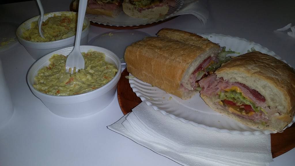 Bearss Sandwiches | restaurant | 14022 N Florida Ave, Tampa, FL 33613, USA | 8139619486 OR +1 813-961-9486