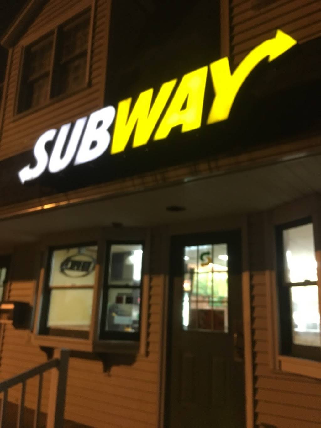 Subway | restaurant | 815 River Rd, Shelton, CT 06484, USA | 2039292115 OR +1 203-929-2115