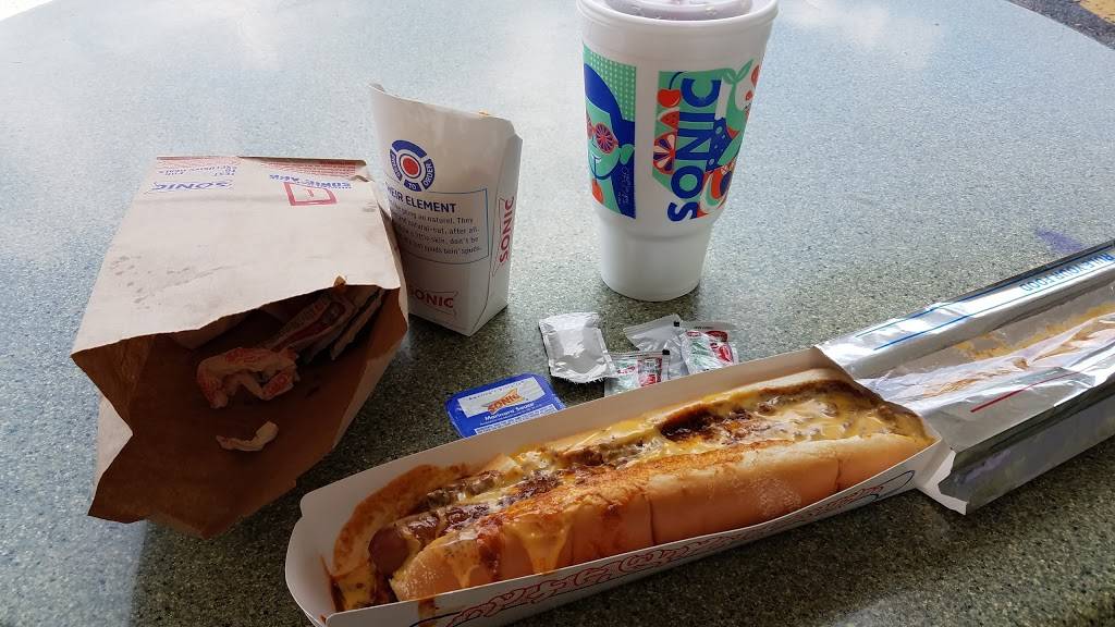 Sonic Drive-In | restaurant | 1089 W McClain Ave, Scottsburg, IN 47170, USA | 8127522165 OR +1 812-752-2165