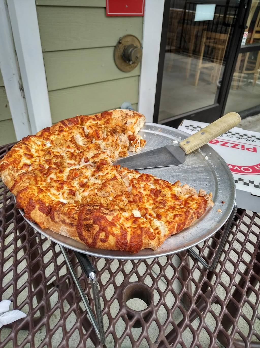 Ironclad Pizza Grill | restaurant | 924 McDonough St, Richmond, VA 23224, USA | 8042332400 OR +1 804-233-2400