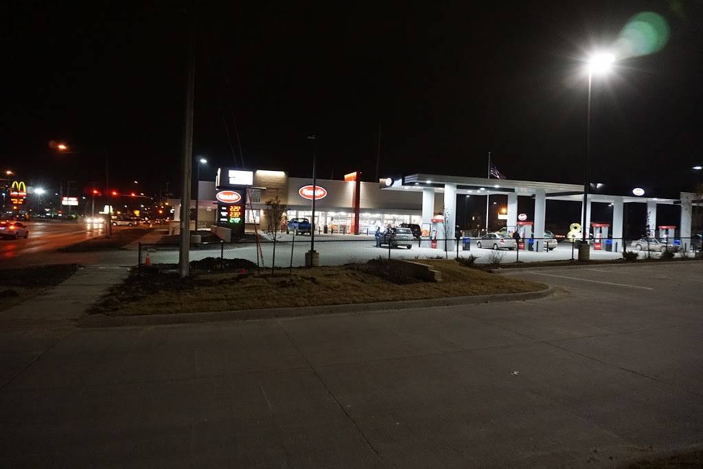 Kum & Go | meal takeaway | 731 S Riverside Dr, Iowa City, IA 52246, USA | 3193582415 OR +1 319-358-2415