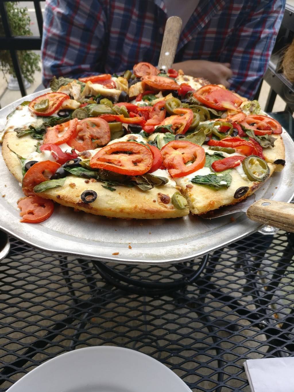 Angelos Pizza | restaurant | 13715 Madison Ave, Lakewood, OH 44107, USA | 2162210440 OR +1 216-221-0440