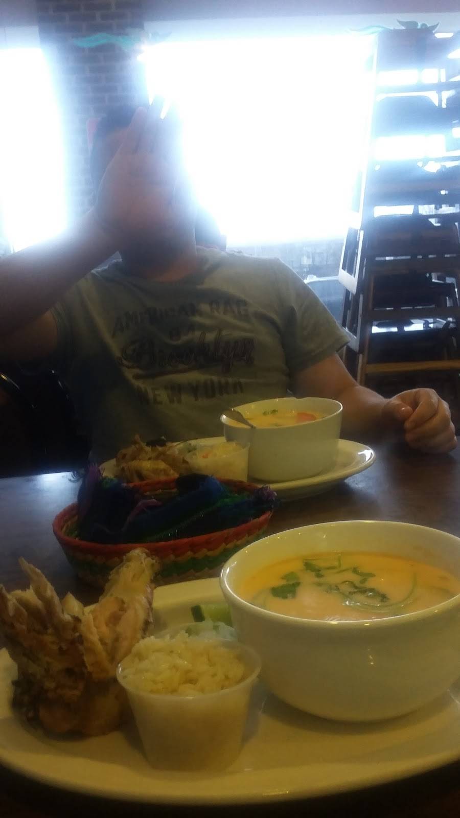 El Espino Restaurant | restaurant | 8446 Centreville Rd, Manassas Park, VA 20111, USA | 7033652212 OR +1 703-365-2212