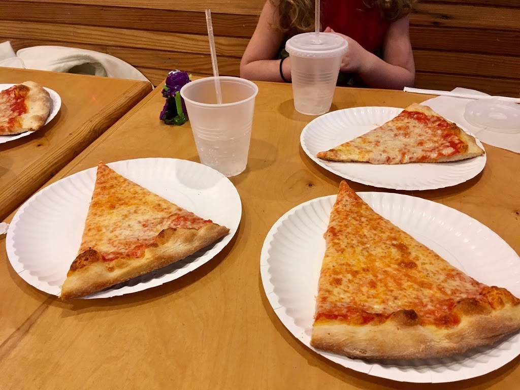 Christians Pizza | restaurant | 7003 Three Chopt Rd A, Richmond, VA 23226, USA | 8042880858 OR +1 804-288-0858