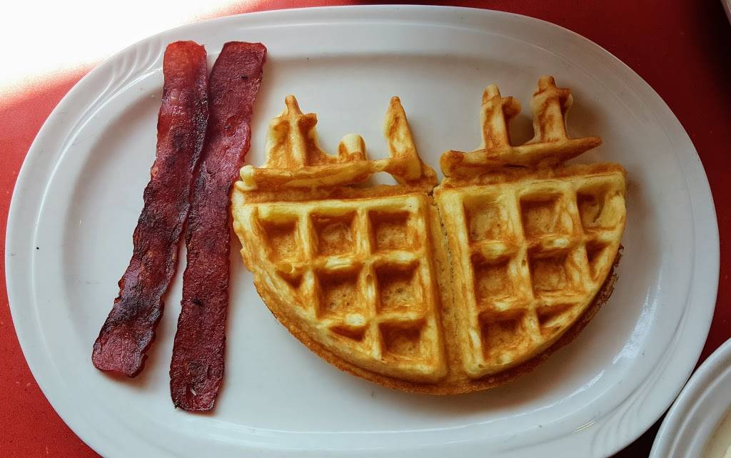 Friendlys | restaurant | 145 Housatonic St, Lee, MA 01238, USA | 4132433535 OR +1 413-243-3535