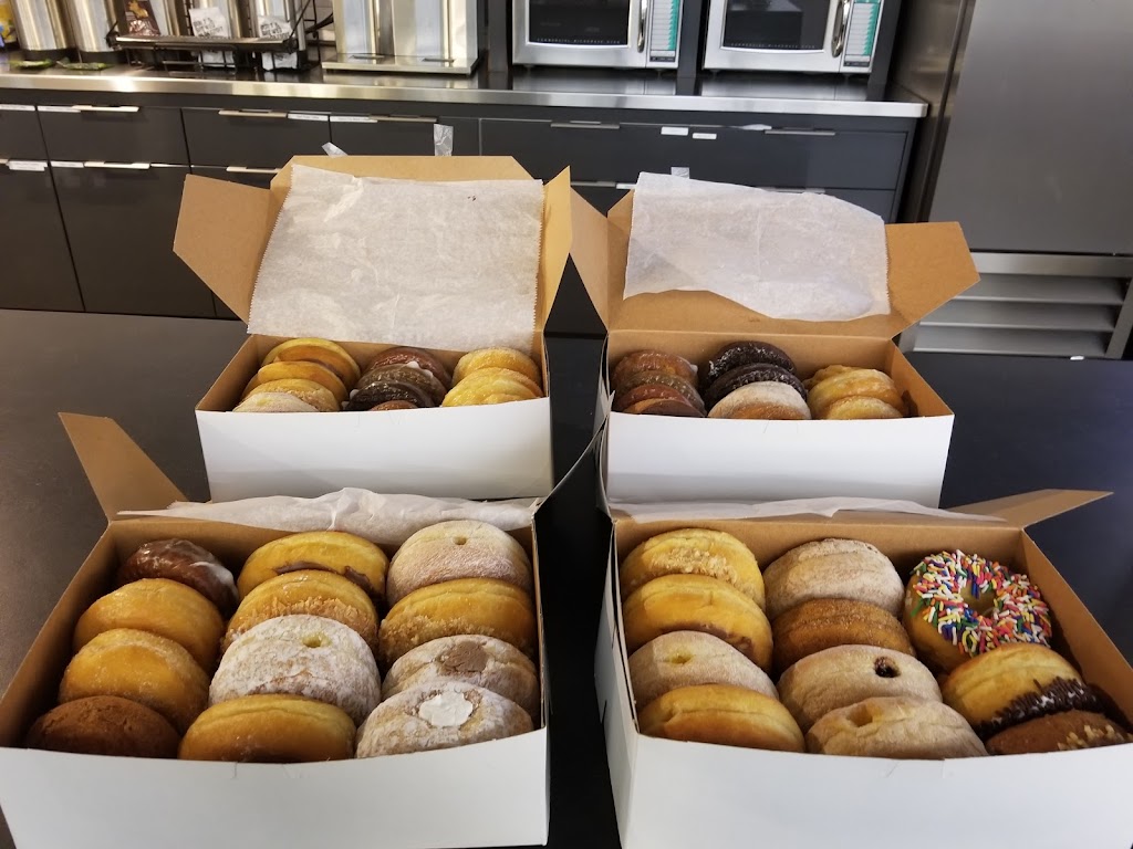 Donut Villa | cafe | 6020 Vernor Hwy, Detroit, MI 48209, USA | 3138494752 OR +1 313-849-4752