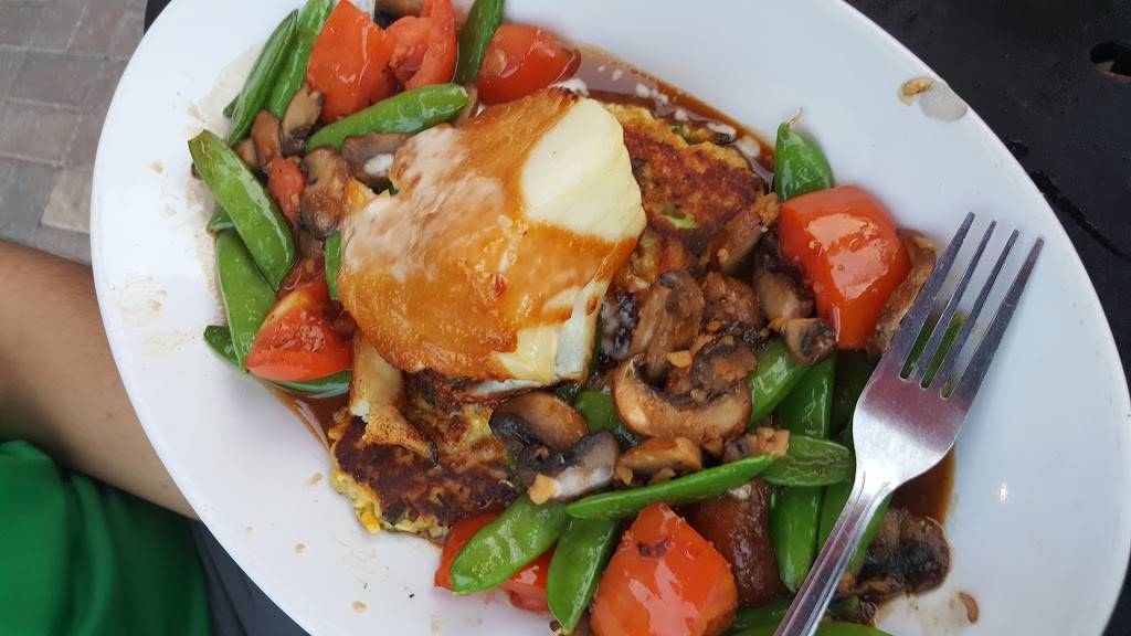 Lucky Pelican | restaurant | 6239 Lake Osprey Dr, Sarasota, FL 34240, USA | 9419070589 OR +1 941-907-0589