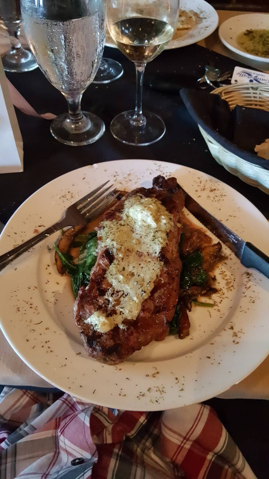 Manuels Vintage Room | restaurant | 6 S Main St, Gainesville, FL 32601, USA | 3523757372 OR +1 352-375-7372