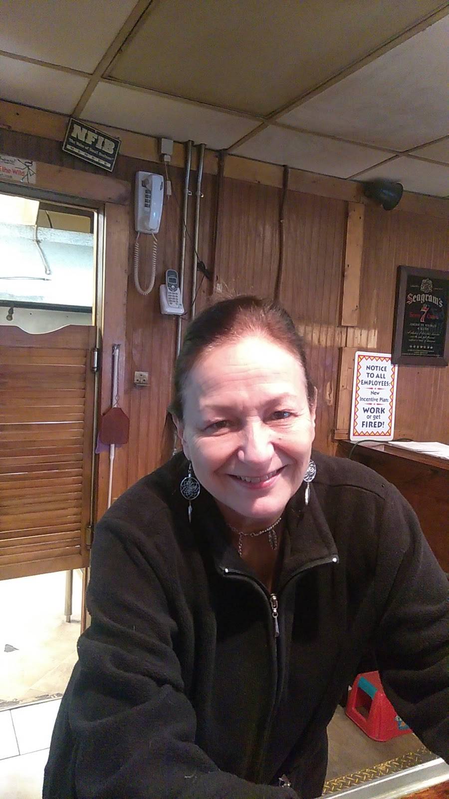 Hidden hill | restaurant | 1811 Hyde Oakfield Rd NW, North Bloomfield, OH 44450, USA | 3308896016 OR +1 330-889-6016