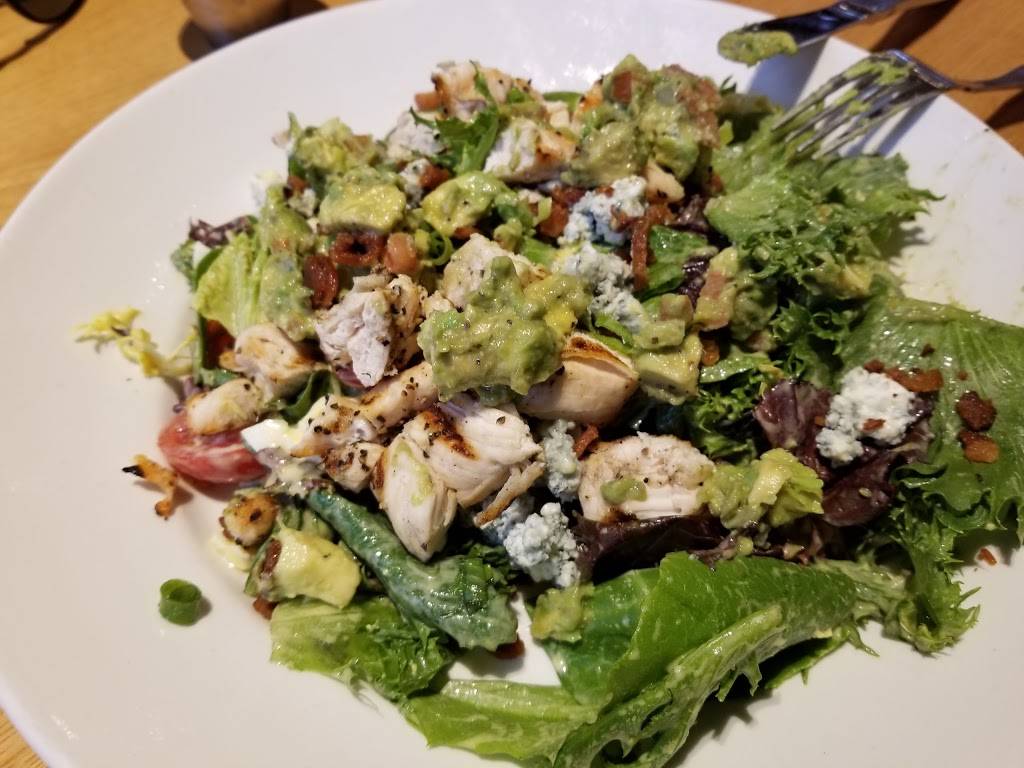 Twin Peaks | restaurant | 12830 Northwest Fwy, Houston, TX 77040, USA | 7139398946 OR +1 713-939-8946