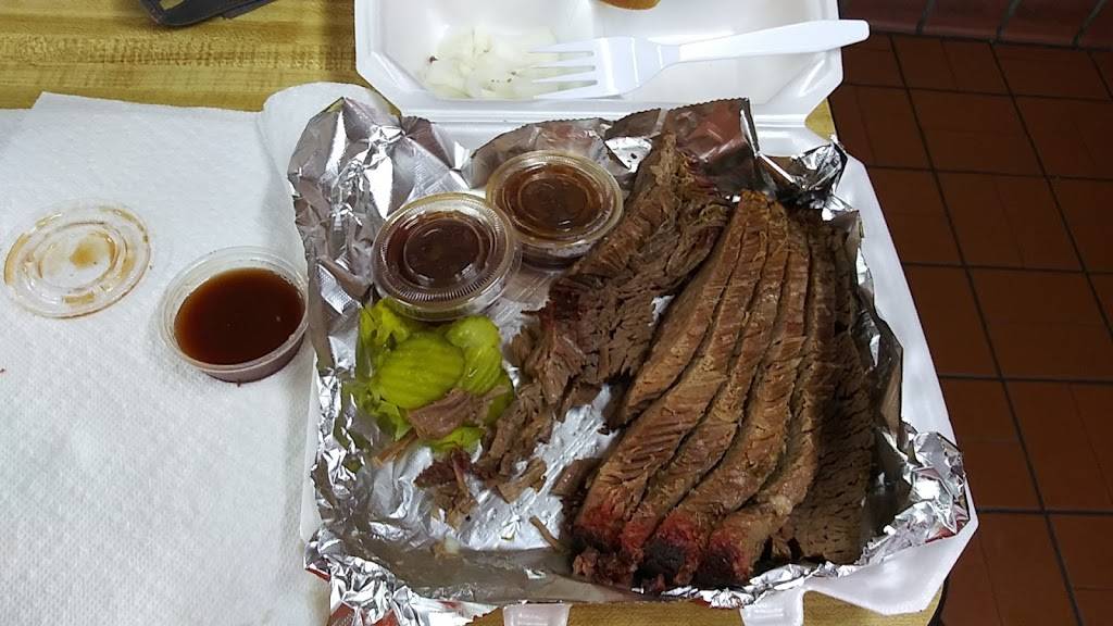 Wilsons BBQ | restaurant | 6513 Brentwood Stair Rd, Fort Worth, TX 76112, USA | 6822132343 OR +1 682-213-2343