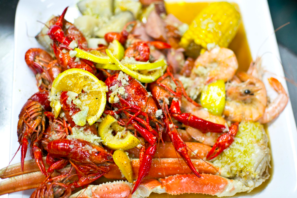 King Cajun | restaurant | 300 N Cocoa Blvd, Cocoa, FL 32922, USA | 3213382380 OR +1 321-338-2380