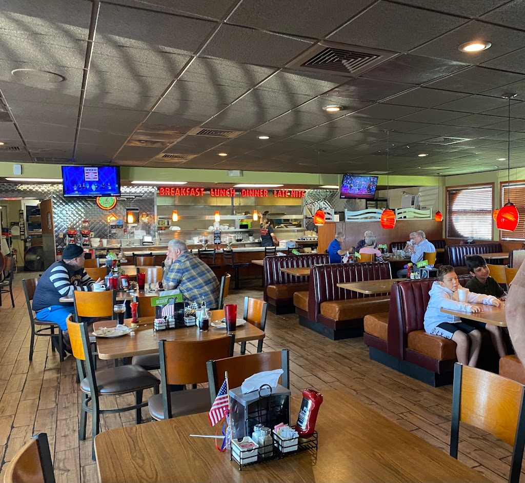 Smackin’ Lips Diner | restaurant | 6190 S, State Rd 53, Madison, FL 32340, USA | 8509733115 OR +1 850-973-3115