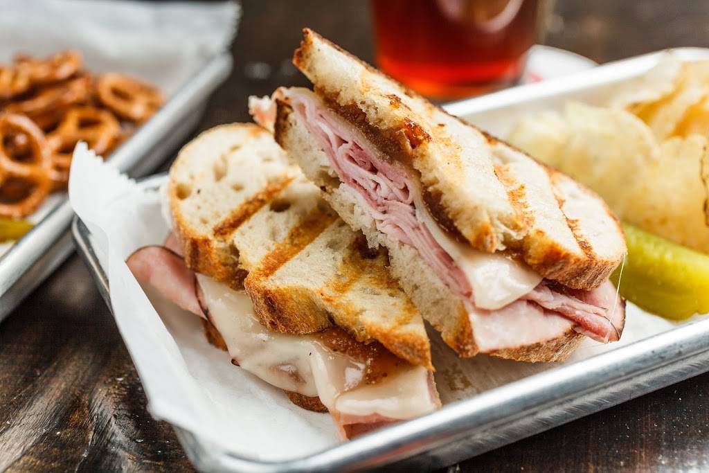 The Tap House | restaurant | 3800 St Elmo Ave #114, Chattanooga, TN 37409, USA | 4236828234 OR +1 423-682-8234