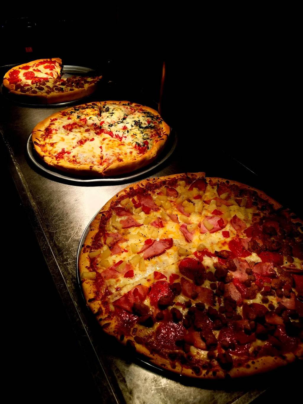 Armands Pizzeria & Grille | restaurant | 190 Halpine Rd, Rockville, MD 20852, USA | 3012315000 OR +1 301-231-5000