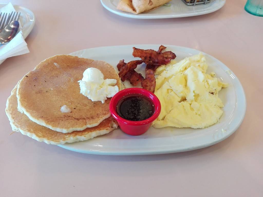 Friendlys | restaurant | 2150 Lincoln Hwy E, Lancaster, PA 17602, USA | 7172996184 OR +1 717-299-6184