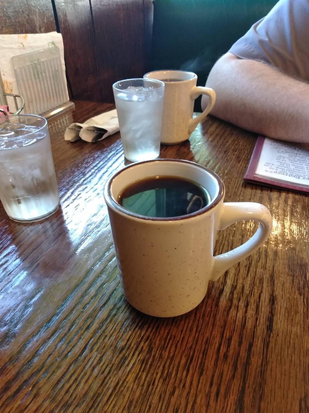 Eagles Nest Restaurant | restaurant | 202 N 2700 East Rd, Forrest, IL 61741, USA | 8156577084 OR +1 815-657-7084