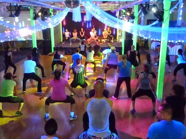 Salon Acapulco Banquet Hall Salon de Fiestas | restaurant | 1929 S Los Angeles St, Los Angeles, CA 90011, USA | 3235952371 OR +1 323-595-2371