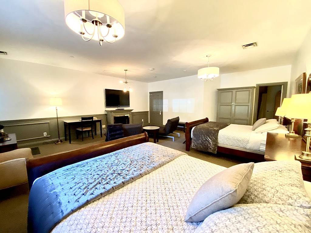 Hotel Carlyle & Restaurant | night club | 86 John St, Port Hope, ON L1A 2Z2, Canada | 9058855500 OR +1 905-885-5500