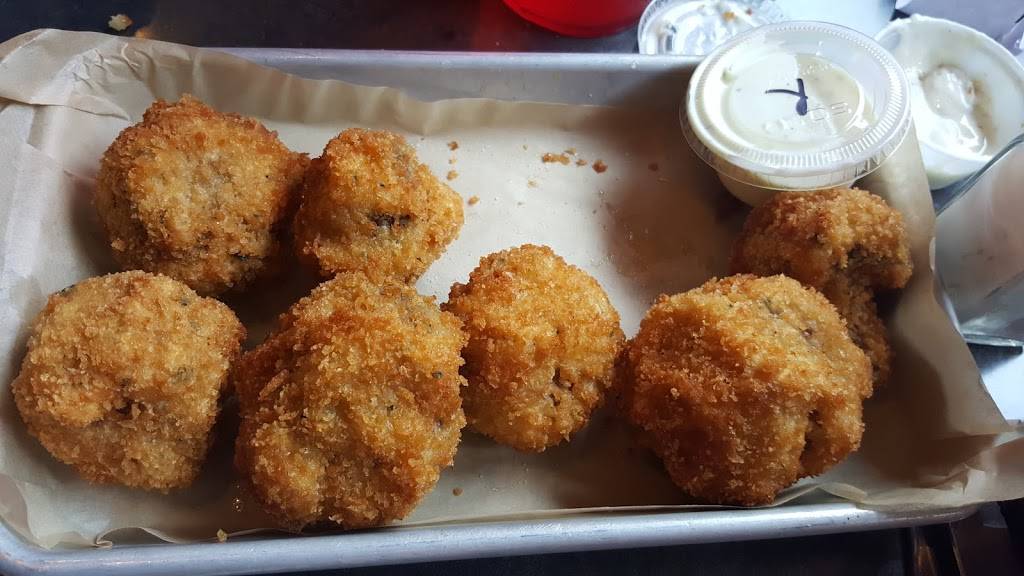 Hawg Wild BBQ & Catfish House | restaurant | 515 Grant St, Clarkesville, GA 30523, USA | 7067544323 OR +1 706-754-4323