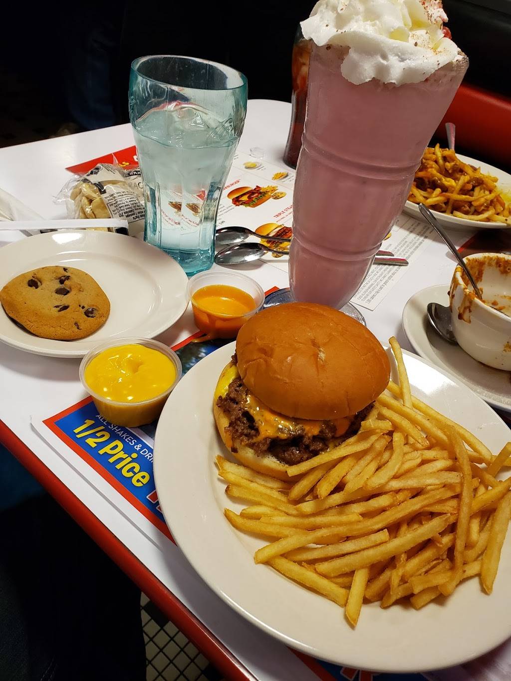 Steak n Shake | restaurant | 5036 N Big Hollow Rd, Peoria, IL 61615, USA | 3096910914 OR +1 309-691-0914