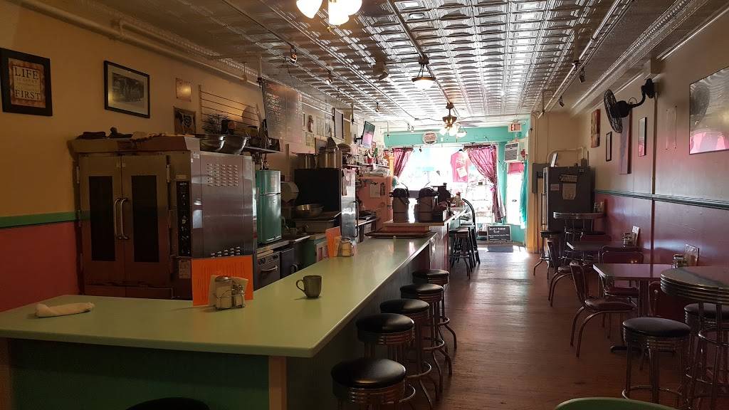 Sweeties Bakery & Cafe | cafe | 191 Bank St, New London, CT 06320, USA | 8604370130 OR +1 860-437-0130