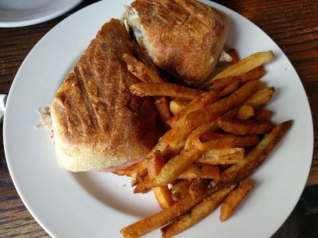 The Squealing Pig | restaurant | 335 Commercial St, Provincetown, MA 02657, USA | 5084875804 OR +1 508-487-5804