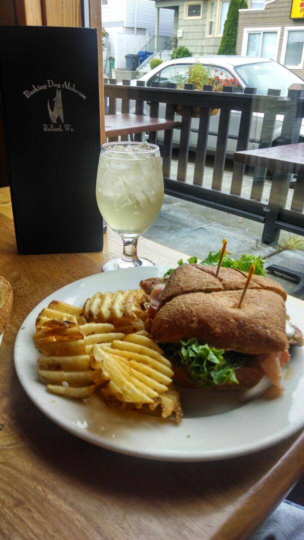 The Barking Dog Alehouse | restaurant | 705 NW 70th St, Seattle, WA 98117, USA | 2067822974 OR +1 206-782-2974