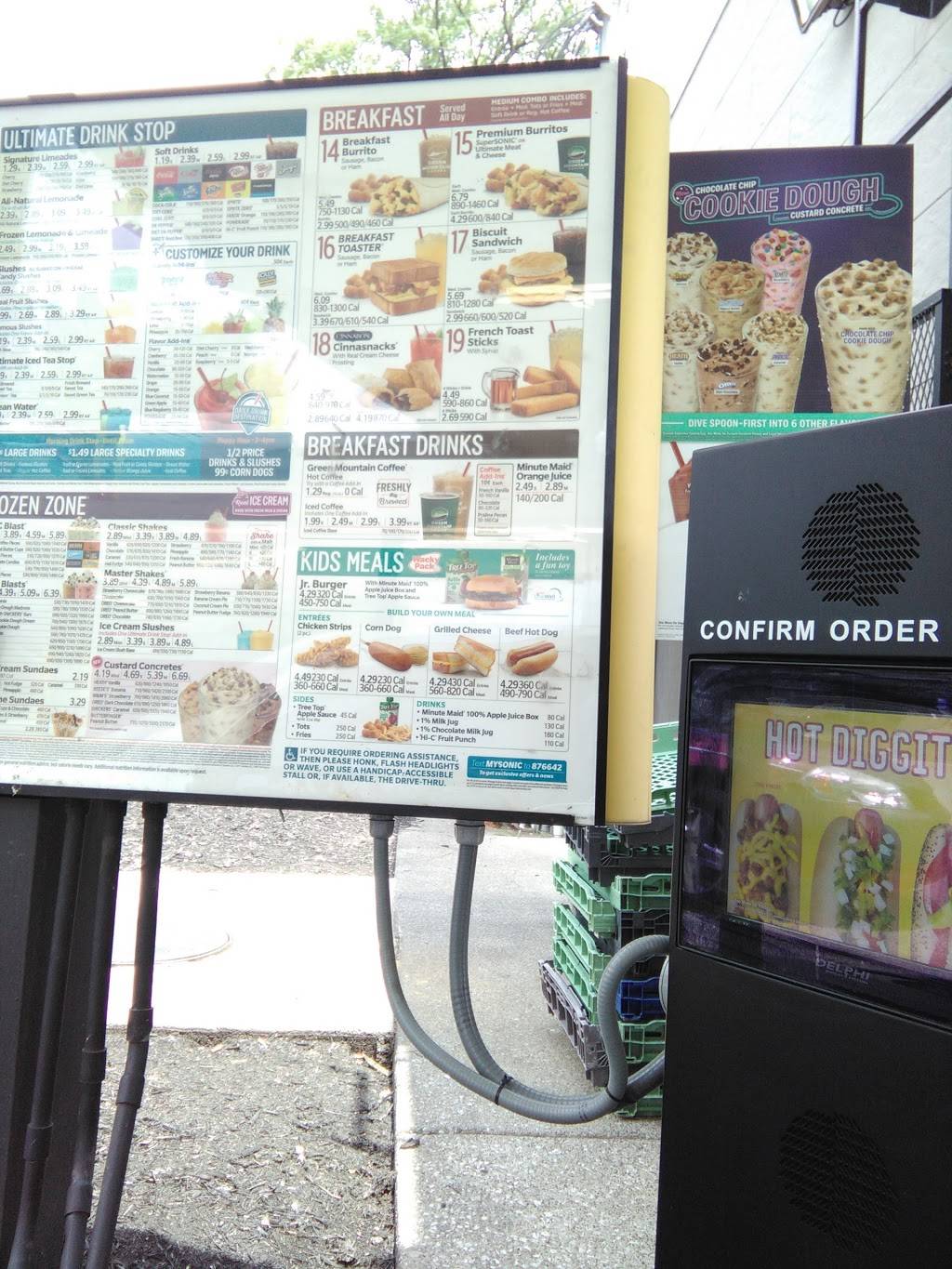 Sonic Drive-In | restaurant | 444 Murfreesboro Rd, Nashville, TN 37210, USA | 6152560699 OR +1 615-256-0699