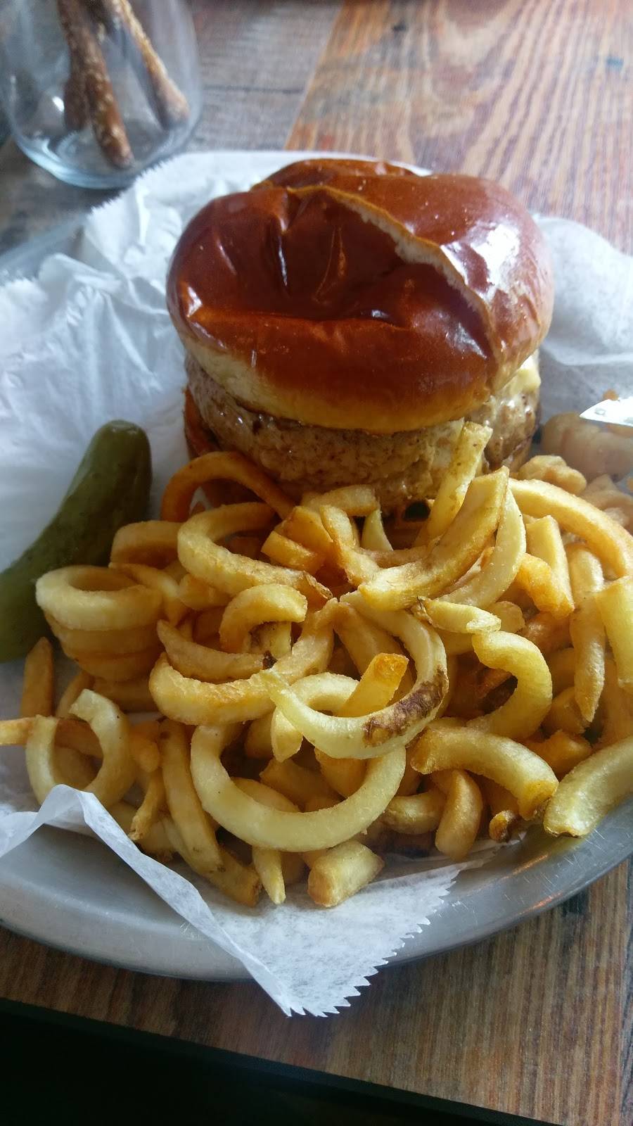 Stooges | restaurant | 2 Pine St, Lockport, NY 14094, USA | 7164341100 OR +1 716-434-1100