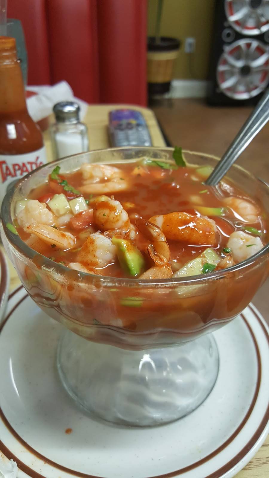 Los Reyes Mexican Food | restaurant | 257 E Elm Ave, Coalinga, CA 93210, USA | 5599341022 OR +1 559-934-1022