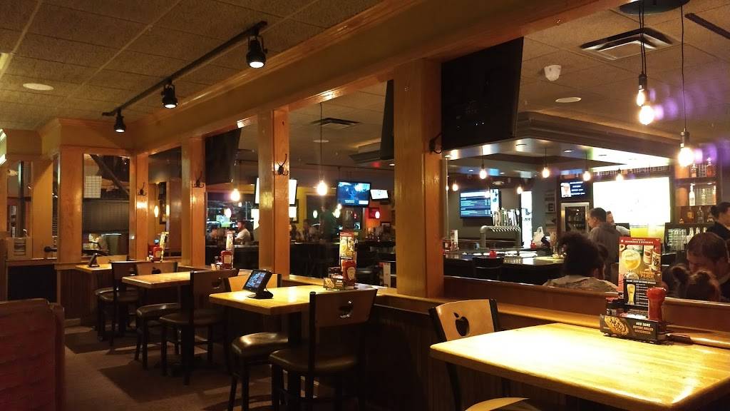 Applebees Grill + Bar | restaurant | 306 Cleveland St, Muscatine, IA 52761, USA | 5632620215 OR +1 563-262-0215
