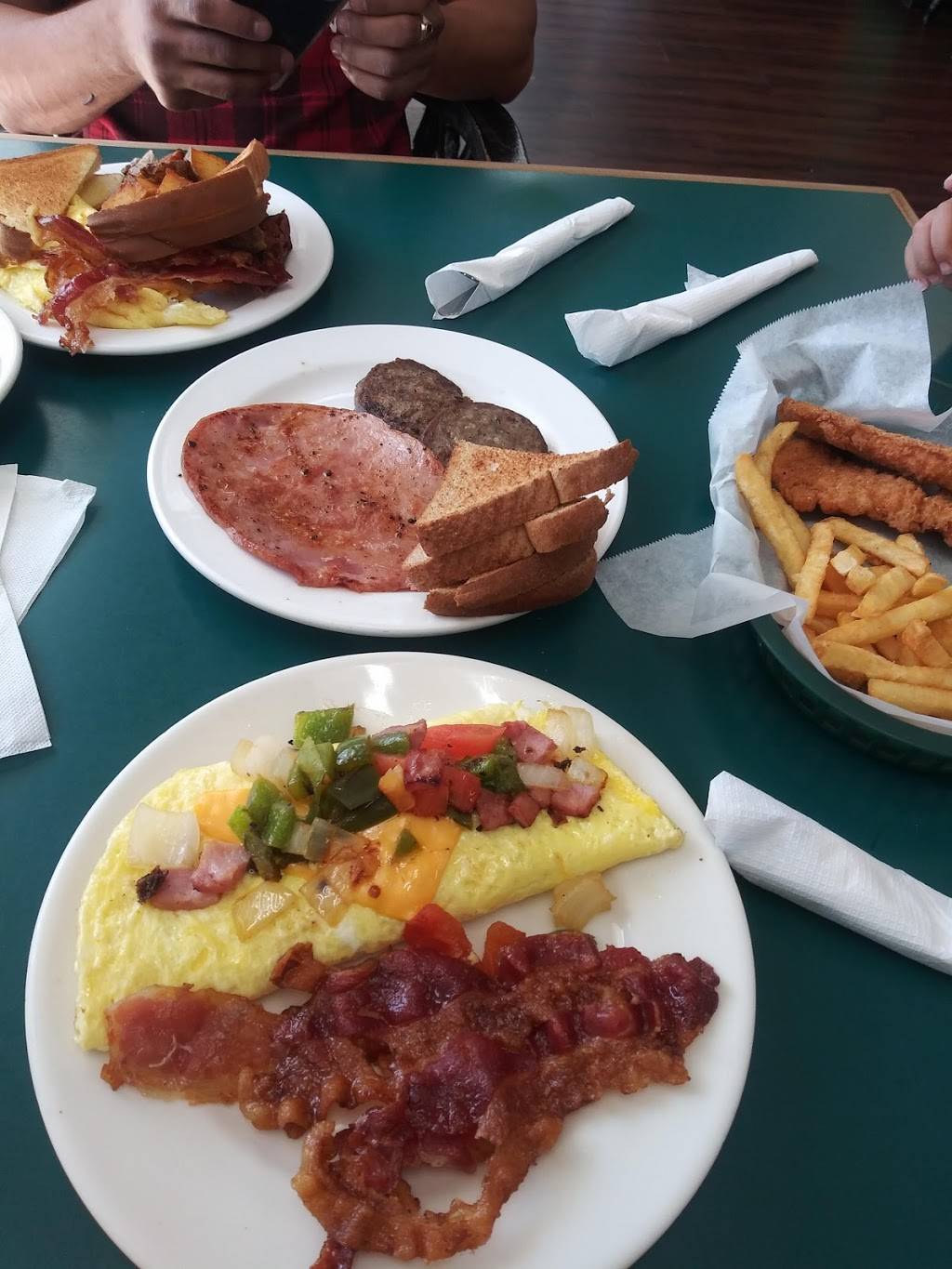 Shannons Casual Cafe | restaurant | 4401 S Orange Ave # 100, Orlando, FL 32806, USA | 4078559995 OR +1 407-855-9995