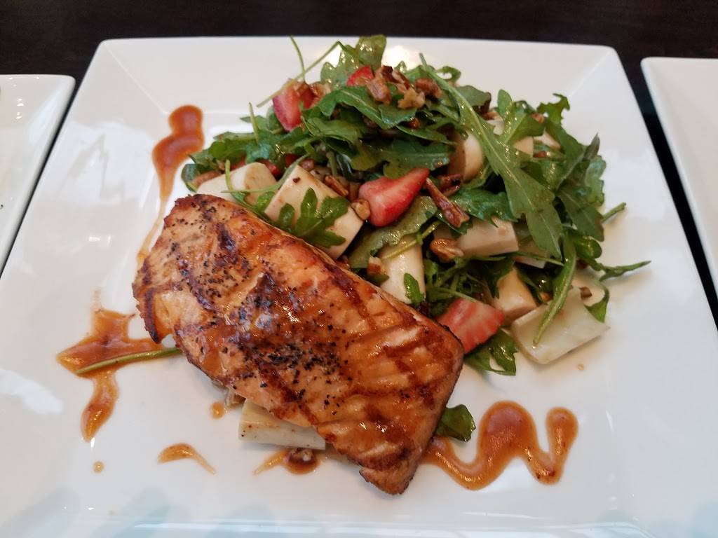 Sauciety an American Grill | restaurant | 171 Waterfront St, Oxon Hill, MD 20745, USA | 2407663640 OR +1 240-766-3640