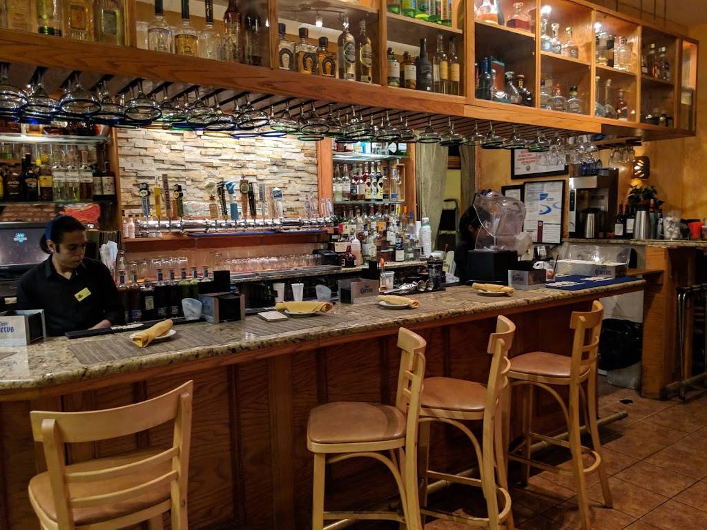 El Mariachi Tequila Bar & Grill | restaurant | 3906 N Broadway, Chicago, IL 60613, USA | 7735492932 OR +1 773-549-2932