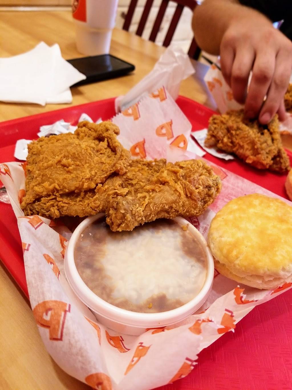 Popeyes Louisiana Kitchen | restaurant | 23434 Lyons Ave, Newhall, CA 91321, USA | 6612557778 OR +1 661-255-7778