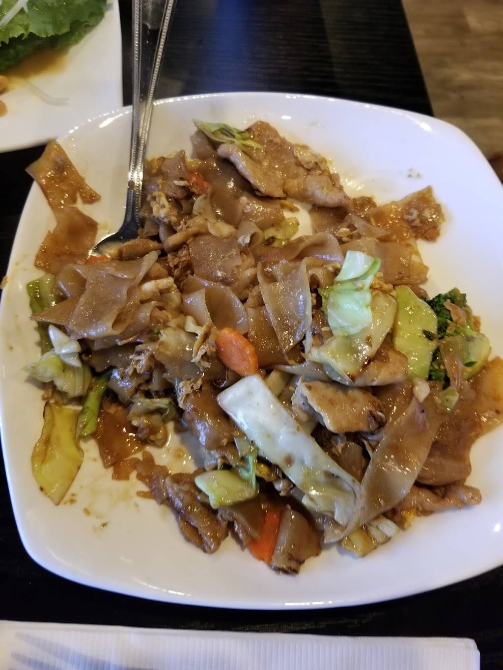 Siam Iyara | restaurant | 6401 White Ln #101, Bakersfield, CA 93309, USA | 6618365402 OR +1 661-836-5402