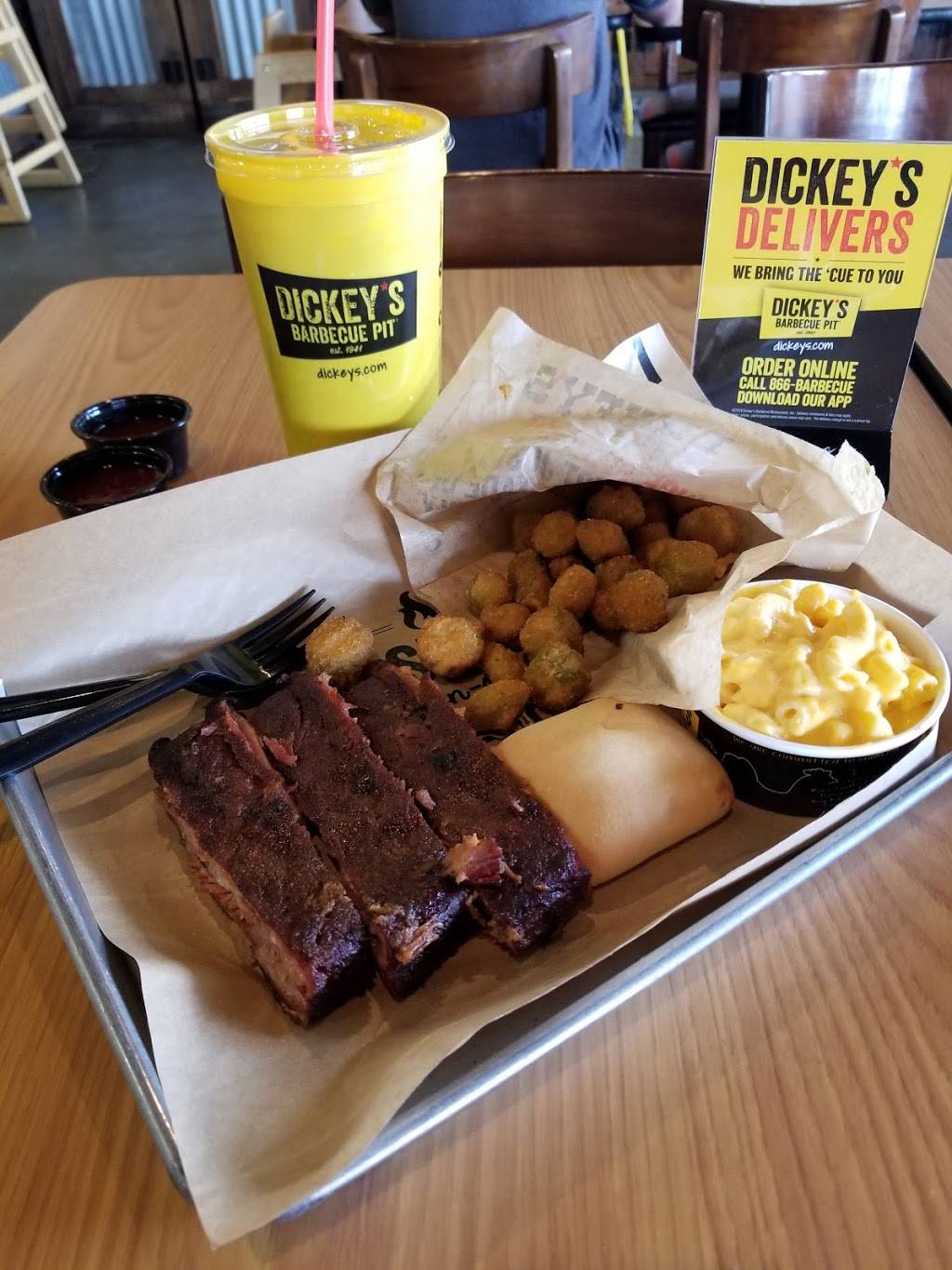 Dickeys Barbecue Pit | restaurant | 79775 CA-111, La Quinta, CA 92253, USA | 7608633777 OR +1 760-863-3777