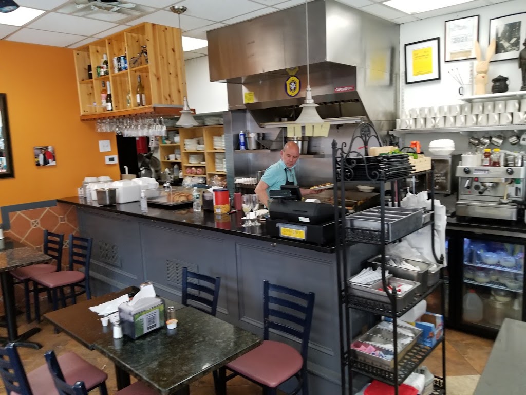 Theos Cozy Corner Restaurant | restaurant | 162 Salem St, Boston, MA 02113, USA | 6172410202 OR +1 617-241-0202