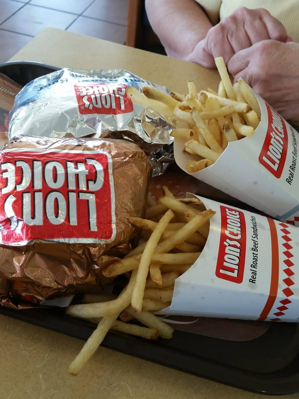 Lions Choice | meal takeaway | 3140 Elm Point Industrial Dr, St Charles, MO 63301, USA | 6369477638 OR +1 636-947-7638