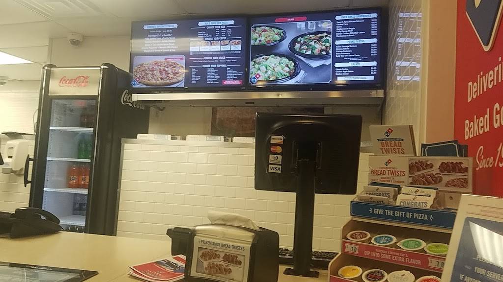 Dominos Pizza | meal delivery | 17 Tremont St # R, Taunton, MA 02780, USA | 5088800111 OR +1 508-880-0111