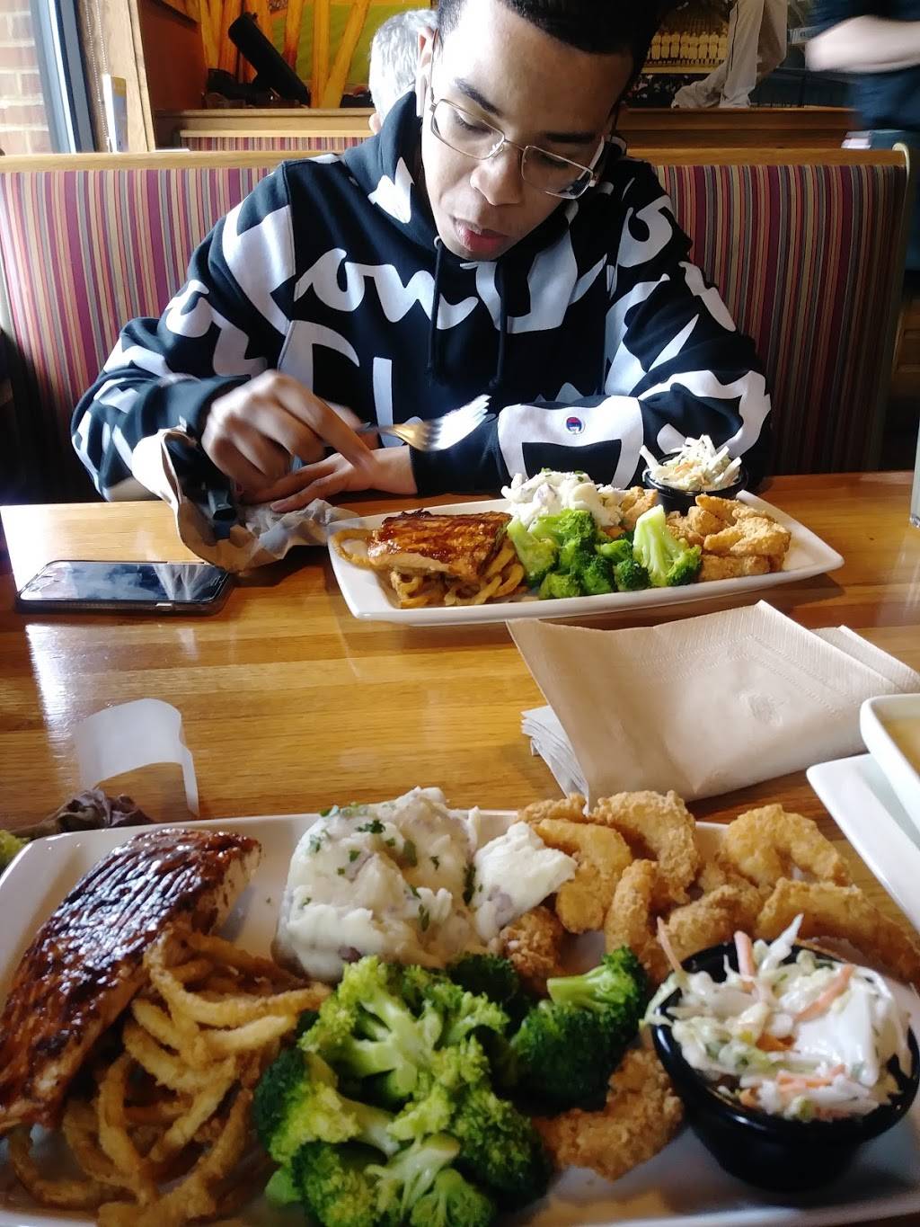 Applebees Grill + Bar | restaurant | 20705 Center Ridge Rd, Rocky River, OH 44116, USA | 4403335900 OR +1 440-333-5900