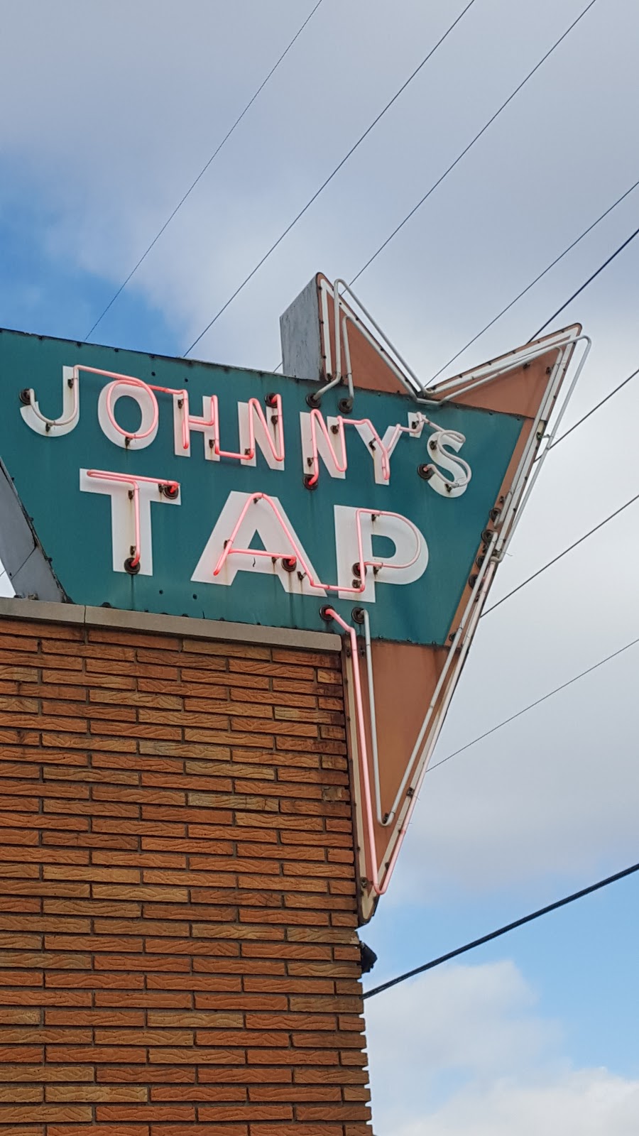 Johnnys Tap | restaurant | 8050 Calumet Ave, Munster, IN 46321, USA | 2198369218 OR +1 219-836-9218