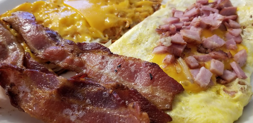 Finks Restaurant | cafe | 204 W Main St, Mt Horeb, WI 53572, USA | 6084378922 OR +1 608-437-8922